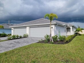 Building Photo - 8117 Shr Lk Dr