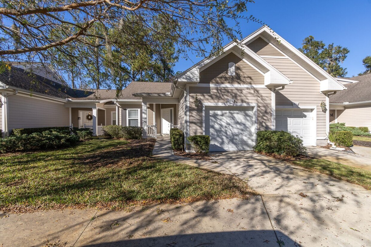 Primary Photo - 12806 NW 11th PL (Villas of West End)