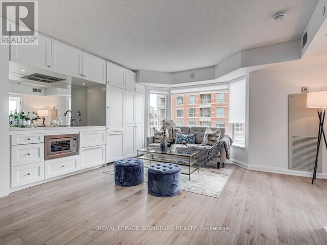 Photo du bâtiment - 155-1155 Yorkville Ave