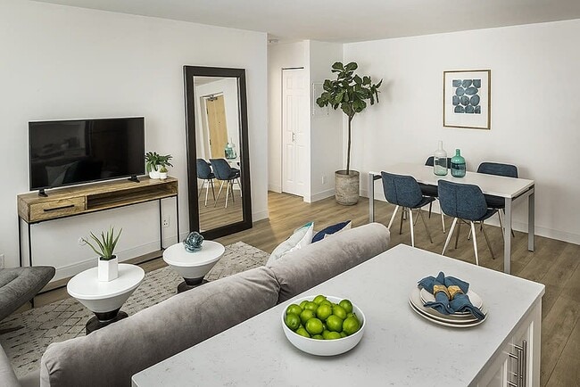 190805_FRM_Camelot_Ct__2612__EXSM_gohfru - Camelot Court Apartments