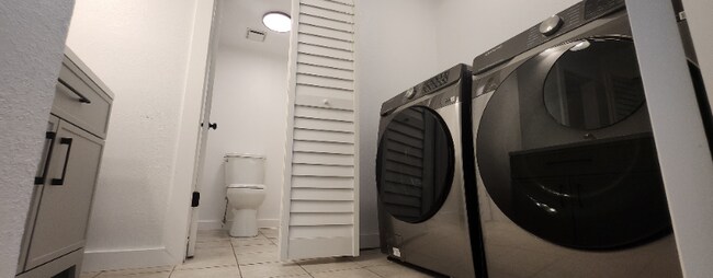 Foto del edificio - 33 Pony Express Dr