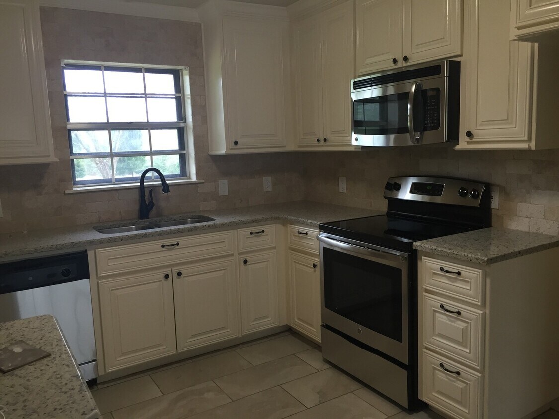 Foto principal - 3/2/2 on 3 ac SHISD REDUCED