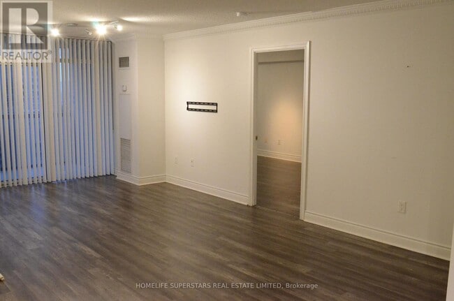 Building Photo - 880 Grandview Way