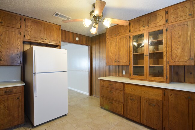 Building Photo - 219 Taylors Dr