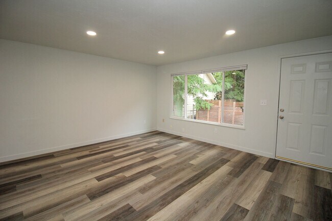 Foto del edificio - 7615-7615 N Curtis Ave