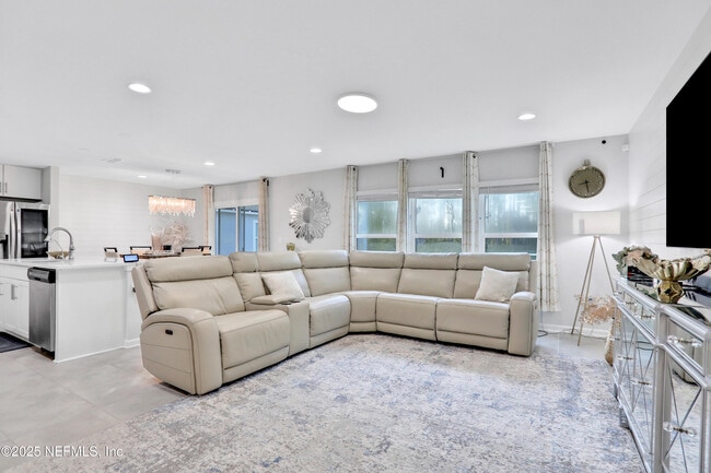 Foto del edificio - 669 Meadow Ridge Dr