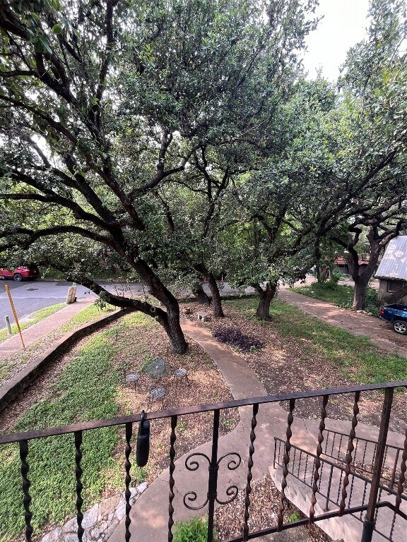 Foto del edificio - 1403 Drake Ave