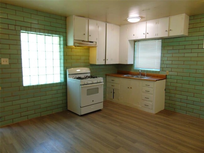 Foto del edificio - 1701 E 38th St
