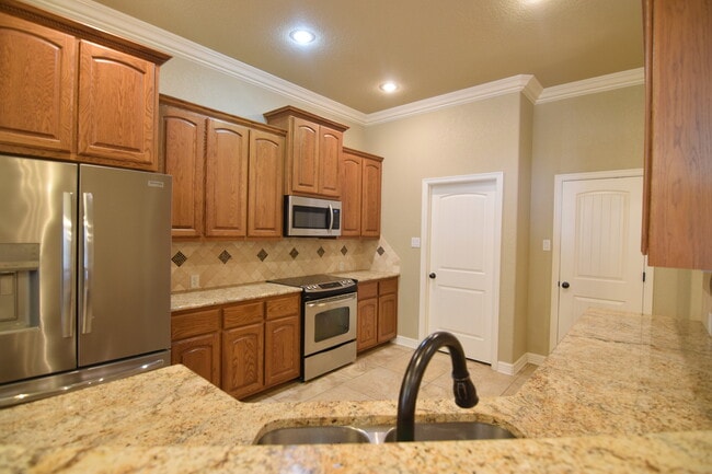 Building Photo - 2506 Jackson Dr