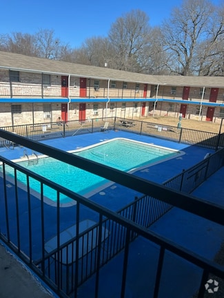 Building Photo - 3215 Clarksville St