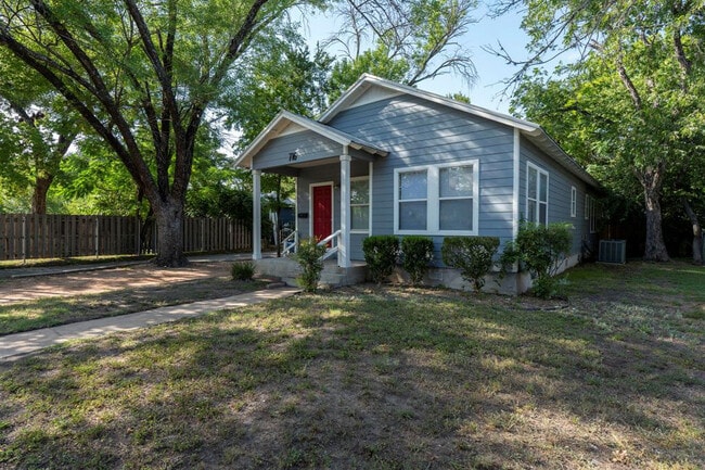 Building Photo - 716 W 35th St