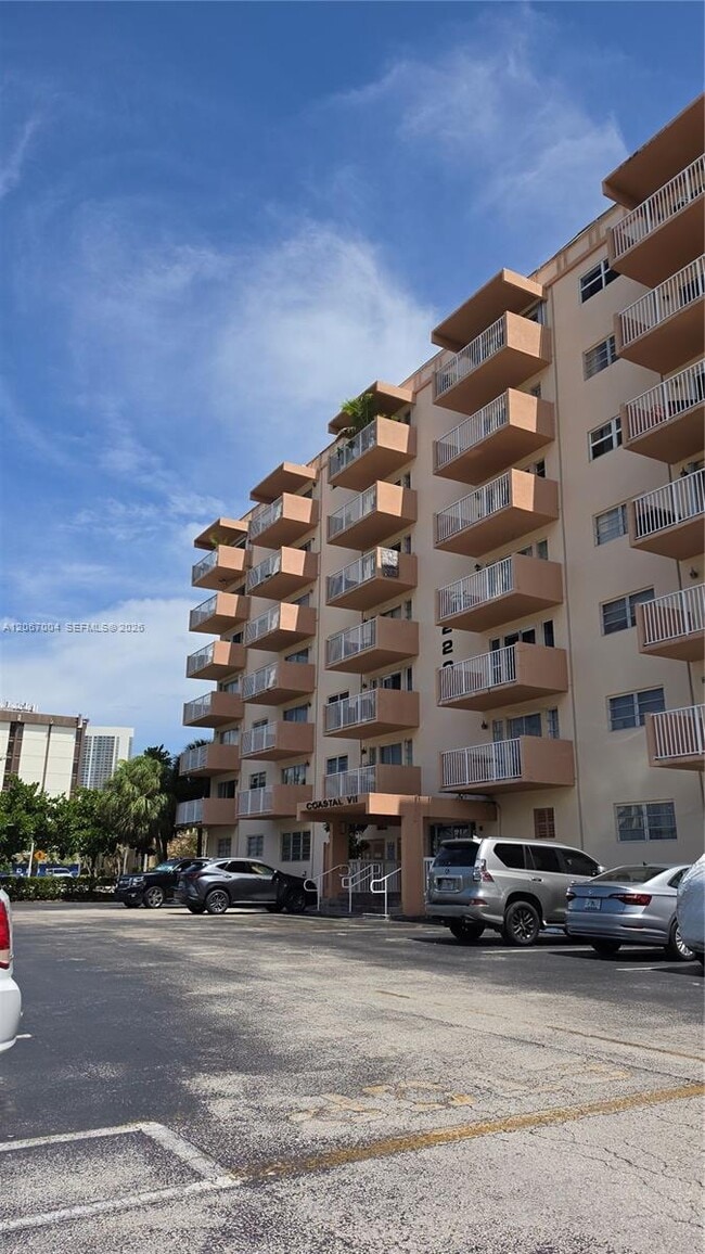 Building Photo - 2200 E Hallandale Beach Blvd