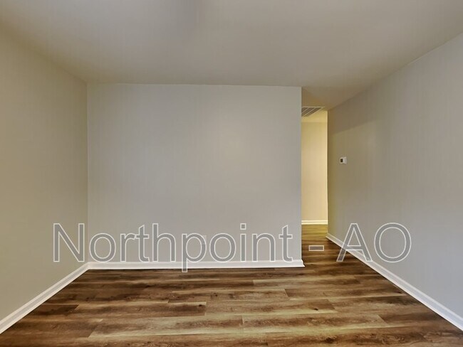 Building Photo - 1212 Armstrong Cir