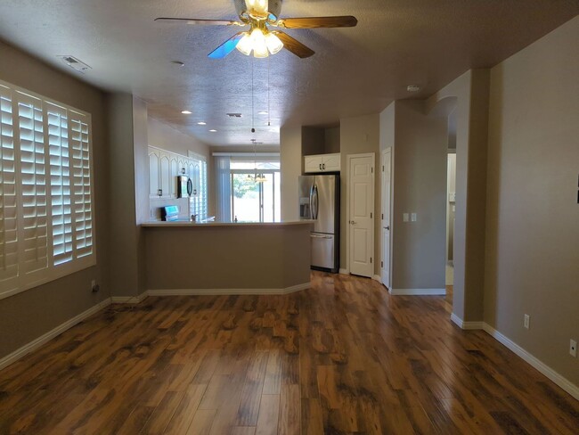 Building Photo - Well Maintained Home in Coral Canyon. Smal...