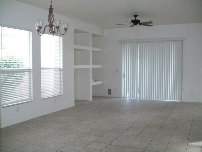 Building Photo - 112 Woolman Rink Ave