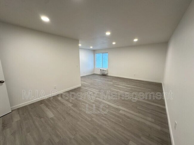 Foto del edificio - 500 East Fort Union Blvd