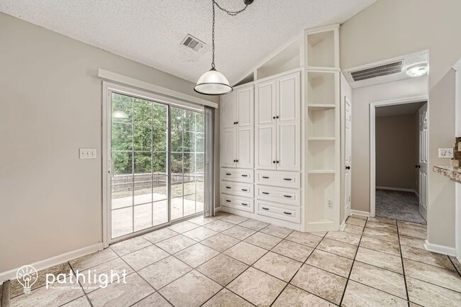 Foto del edificio - 213 Oak Hollow Ct