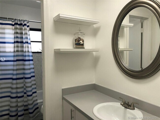 Foto del edificio - 15913 Fairway Heights Blvd