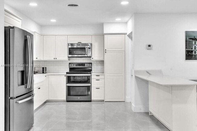 Building Photo - 2112 N 14th Terrace