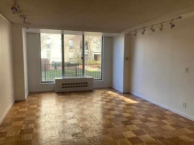 Foto del edificio - 99 Pond Ave