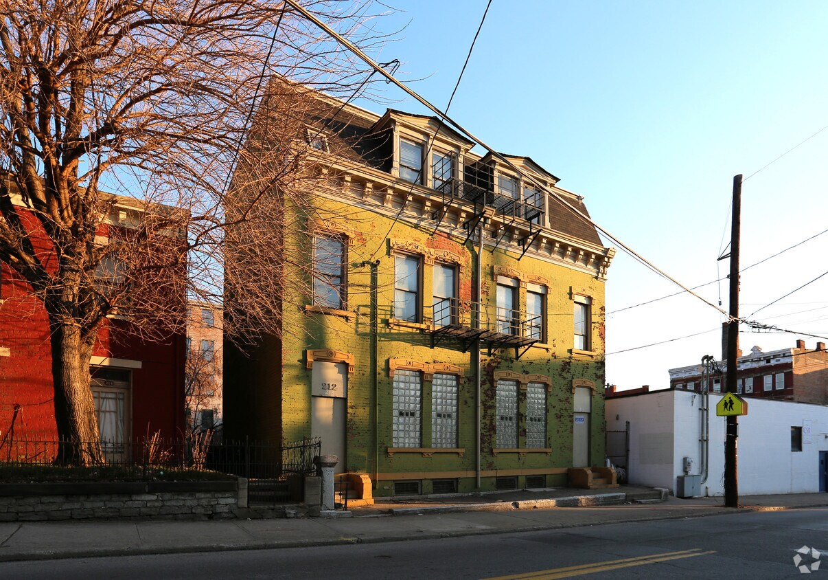 Building Photo - 210-212 Findlay St