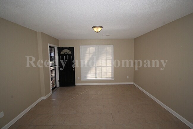 Foto del edificio - 1397 N Graham St