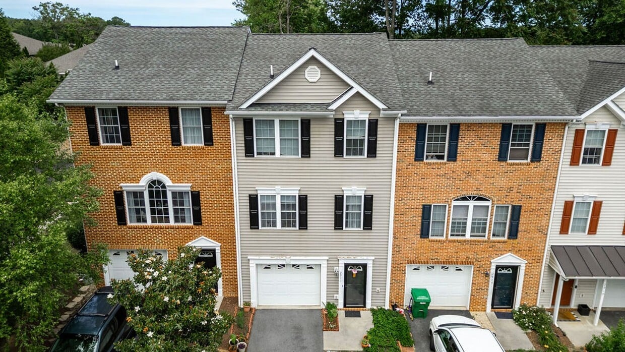 3-Bedroom Townhome with Bonus Room, Large ... - 3-Bedroom Townhome with Bonus Room, Large ...