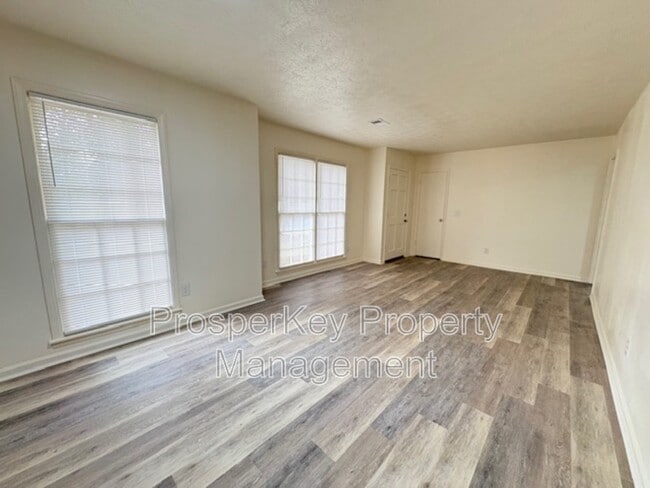 Building Photo - 634 Southern Pines Dr