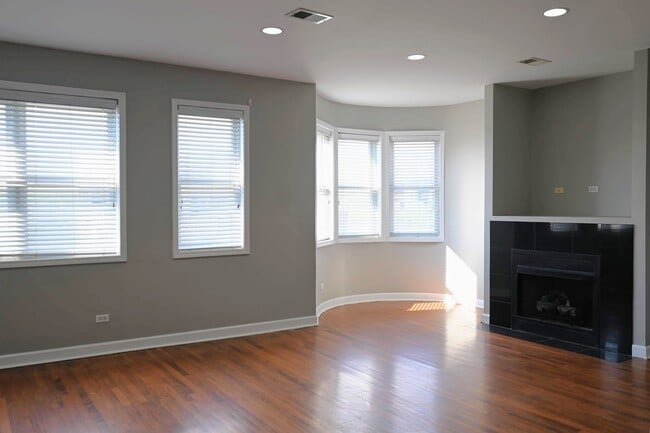 Foto del edificio - 529 N Racine Ave