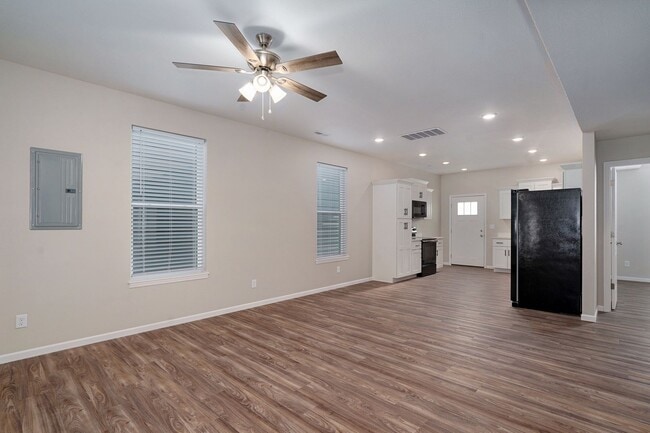 Building Photo - 316 S Hampton Ave