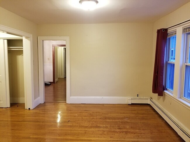 Building Photo - 325 Savin Hill Ave