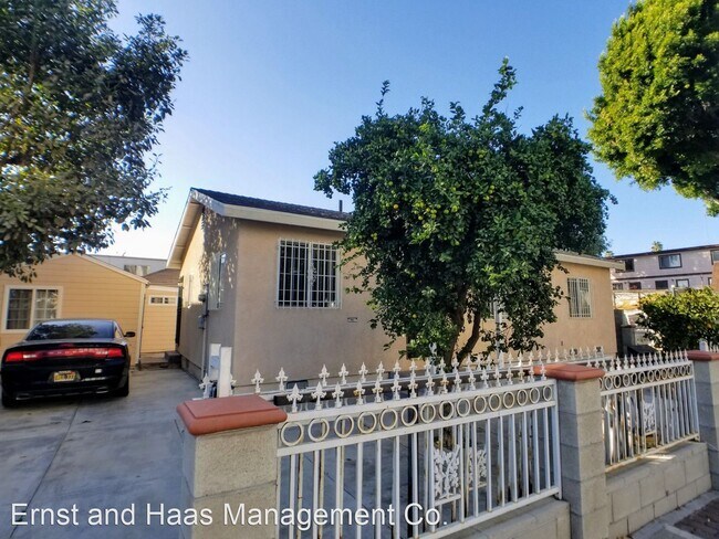 Building Photo - 3 br, 2 bath House - 301 S. Acacia Ave.