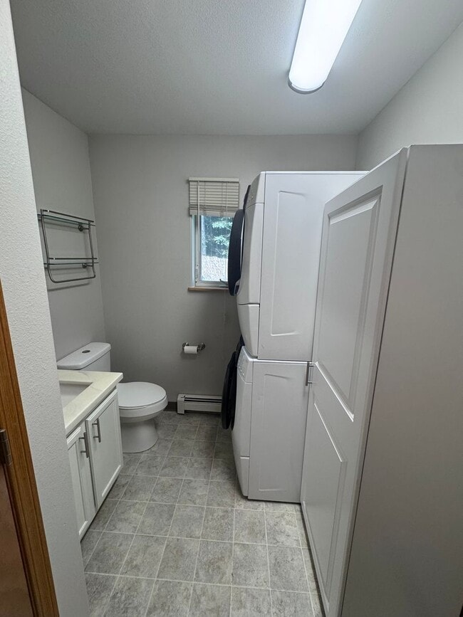 Building Photo - 3 Bed / 1.5bath House in North Pole