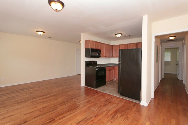 Building Photo - Roomy 3BR 2BA Ranch for Lease!