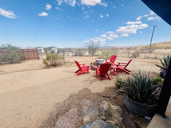 Foto del edificio - Joshua Tree Cabin in Peaceful, Wide Open S...