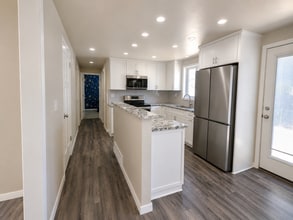 Building Photo - 1504 Mayfair Dr