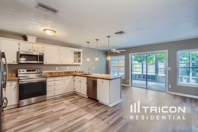 Building Photo - 7841 Shadow Run Dr