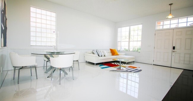 Photo - 661 Lake Wellington Dr House