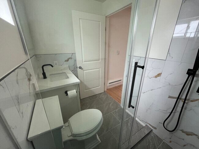 Bathroom - 139 Ripley St