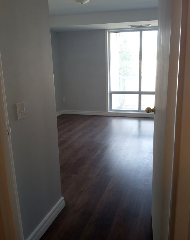 Bedroom 214-95 - 95 Barrie Rd