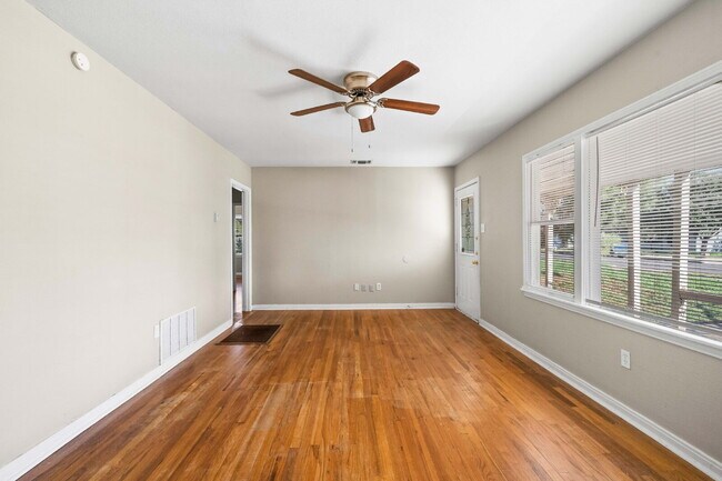 Building Photo - Vintage Home w/ Large Backyard, Minutes from TTU & Medical
