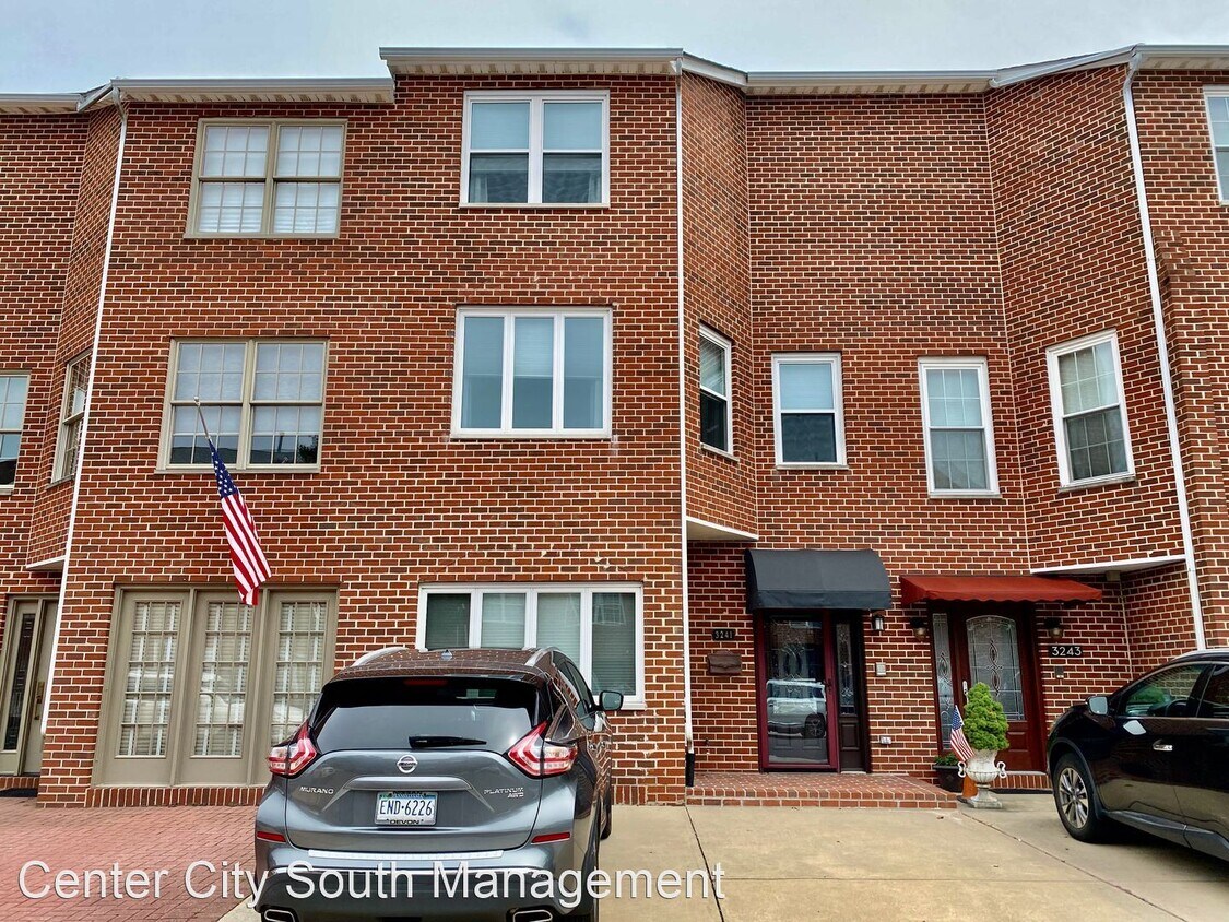 Primary Photo - 3 br, 2.5 bath House - 3241 S. Sydenham St