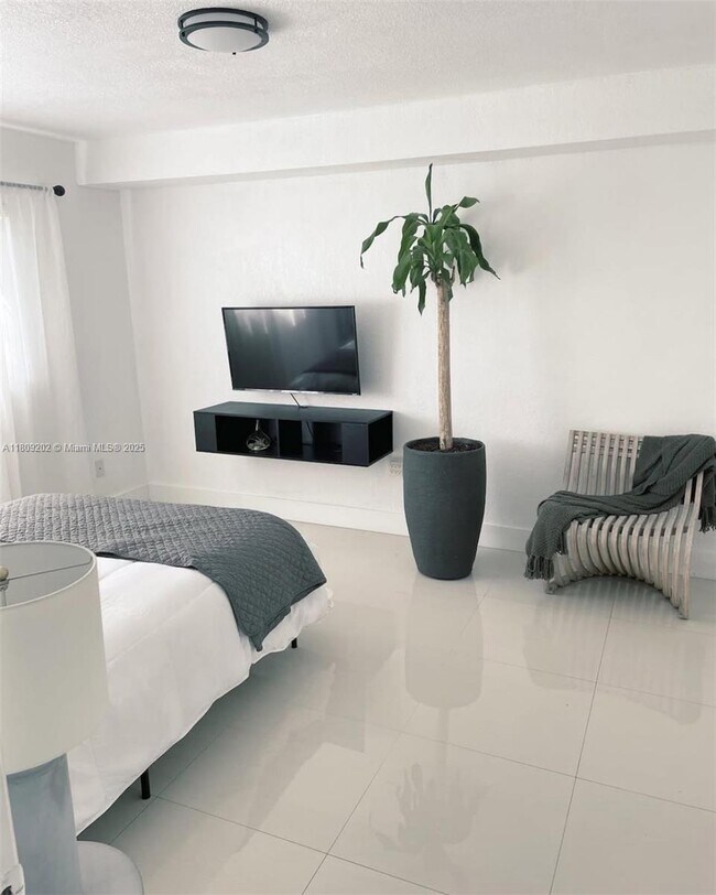 Foto del edificio - 445 SW 11th St