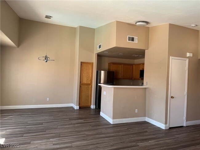 Building Photo - 350 S Durango Dr