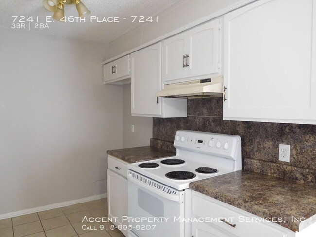 Building Photo - 3 bedroom, 2 bath Duplex