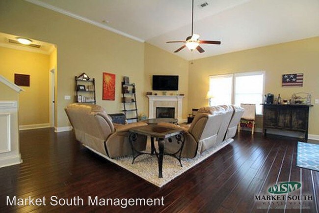 Building Photo - 20 Misty Marsh Dr