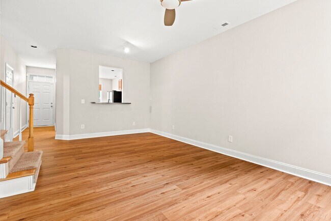 Foto del edificio - Beautiful 3 bedroom 3.5 bath with bonus room!