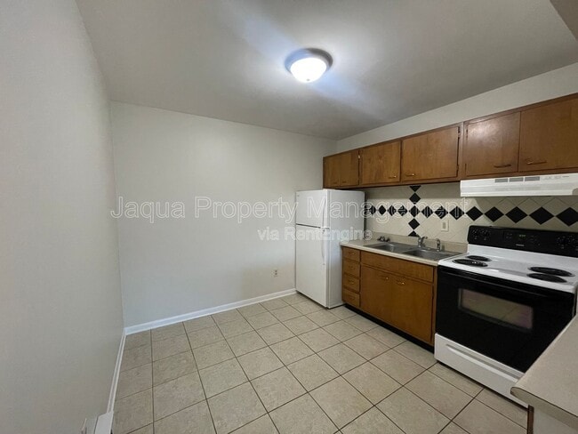 Building Photo - 722 W Kilgore Rd