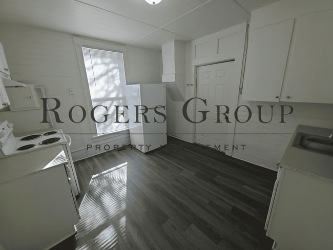 Building Photo - 121 Burwell Ave