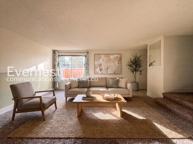 Foto del edificio - 3 Bed/2 Bath Town Home with Carport / Available Now!